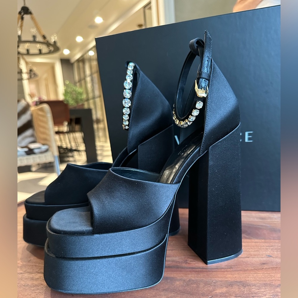 Versace Medusa Crystal Ankle-Strap Platform Sandals Size 39 w/ receipt like NEW!